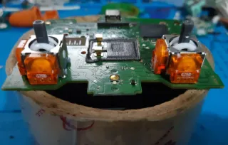 Mando PS5 con TMR Edición Spider-Man 2