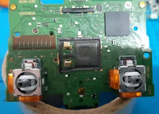 Mando PS5 con TMR Edición Spider-Man 2