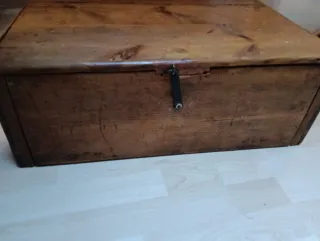 Maleta de madera antigua