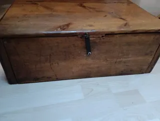 Maleta de madera antigua