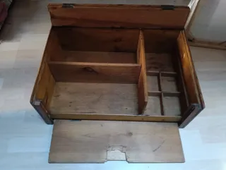 Maleta de madera antigua