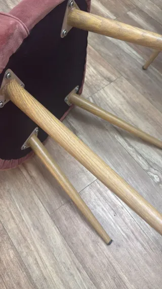 Sillas de terciopelo rosa y madera