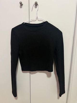 Camiseta negra manga larga crop top