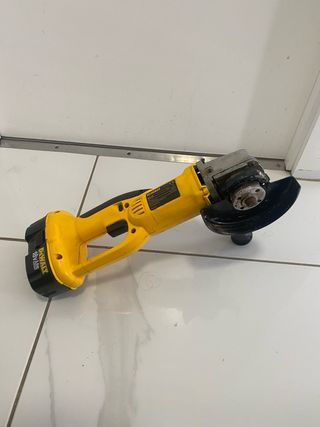 Radial Dewalt DC410 con 3 Batería y Cargador