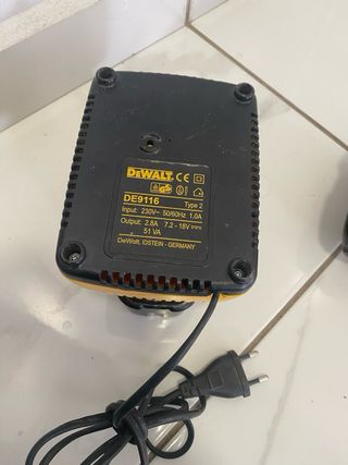 Radial Dewalt DC410 con 3 Batería y Cargador