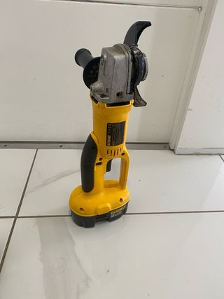 Radial Dewalt DC410 con 3 Batería y Cargador