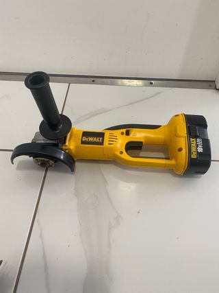 Radial Dewalt DC410 con 3 Batería y Cargador