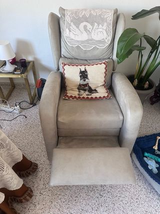 Sillón reclinable de tela gris