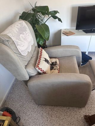 Sillón reclinable de tela gris