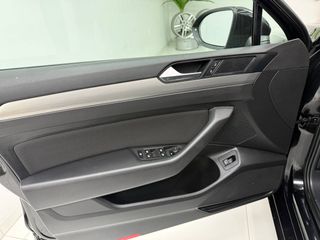 VW Passat Variant 2.0TDI Business desde 265€/mes*