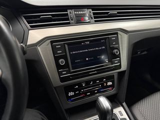 VW Passat Variant 2.0TDI Business desde 265€/mes*