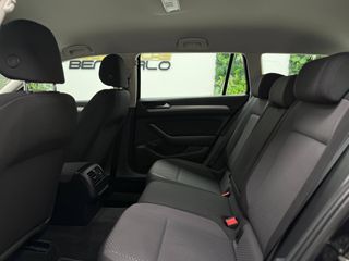 VW Passat Variant 2.0TDI Business desde 265€/mes*