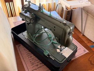 Máquina de coser Refrey Transforma 427