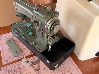 Máquina de coser Refrey Transforma 427