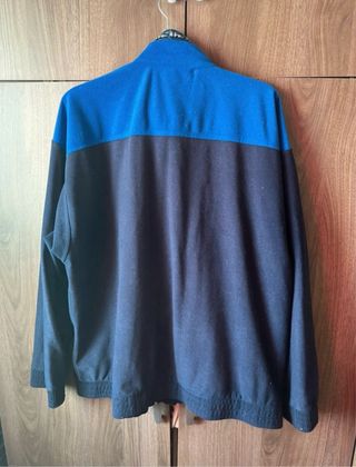 Chaqueta deportiva Puma azul y negra