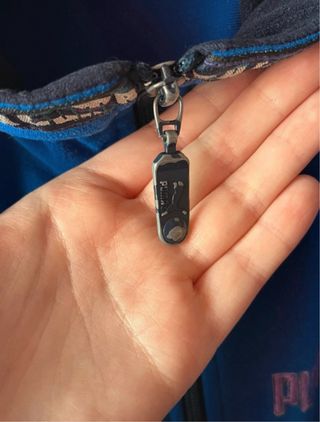 Chaqueta deportiva Puma azul y negra