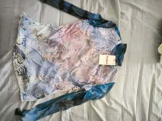 Top Desigual Multicolor con Estampado de Letras