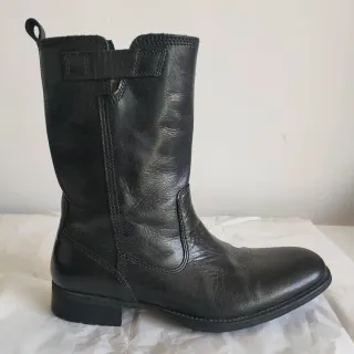 Botas altas de piel negras