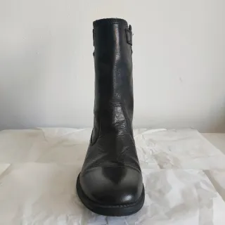 Botas altas de piel negras