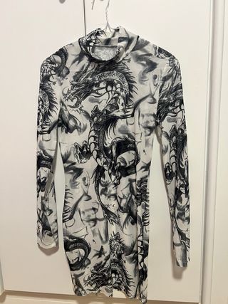 Vestido transparente con estampado de dragones