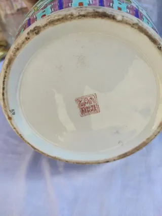 Jarrón chino decorado con flores de loto