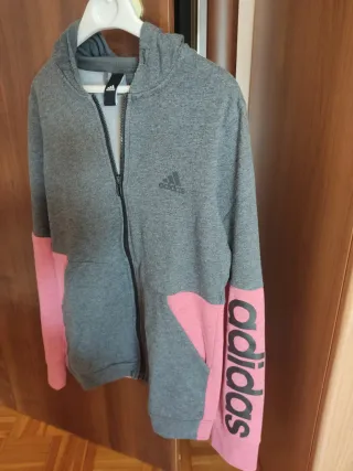 Sudadera Adidas con capucha