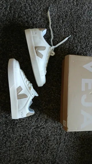 Sapatilhas Veja Mulher Brancas e Bege