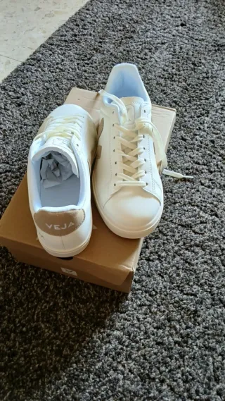 Sapatilhas Veja Mulher Brancas e Bege