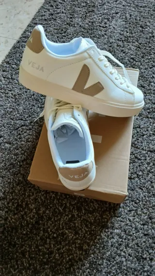 Sapatilhas Veja Mulher Brancas e Bege