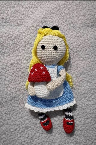 Alice in Wonderland uncinetto