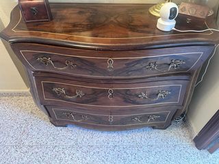 Recibidor de madera con marquetería