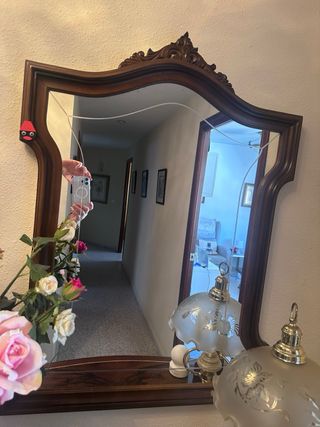 Recibidor de madera con marquetería