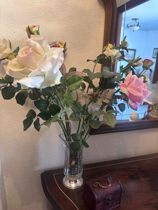 Recibidor de madera con marquetería