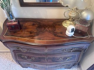 Recibidor de madera con marquetería