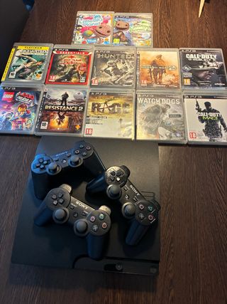 Consola PS3 con 3 mandos y 12 juegos