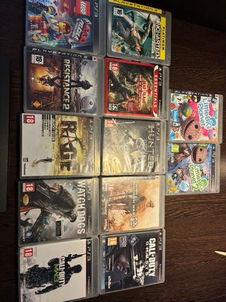 Consola PS3 con 3 mandos y 12 juegos