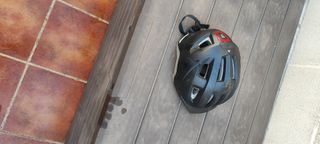 Casco de bici talla XL con luz trasera