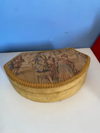 Antico portagioie francese