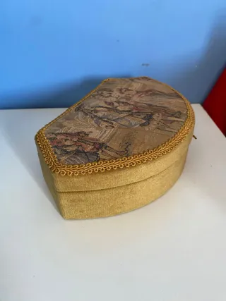 Antico portagioie francese