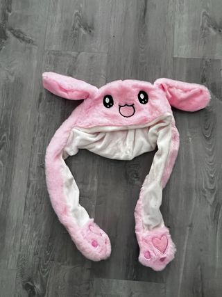 Gorro de peluche con orejas móviles