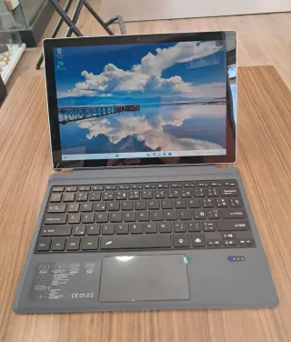 Microsoft Surface Pro Tablet con Teclado