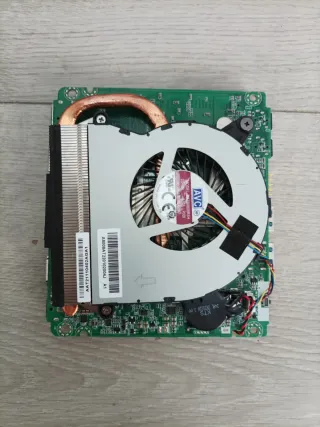 Intel NUC11 Essential BNUC11ATBC4 con disipador