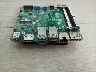 Intel NUC11 Essential BNUC11ATBC4 con disipador