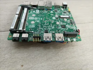 Intel NUC11 Essential BNUC11ATBC4 con disipador