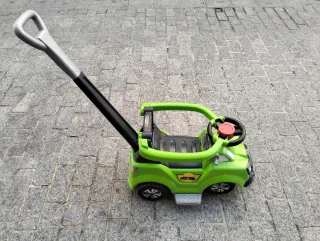 Correpasillos infantil verde con manillar