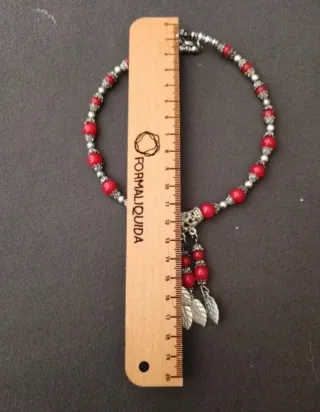 Collana con piumette rosse e argento