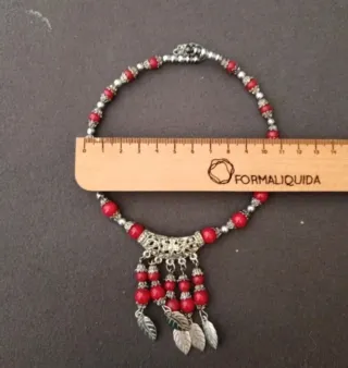 Collana con piumette rosse e argento
