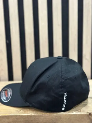 Gorra Volcom Flexfit Negra