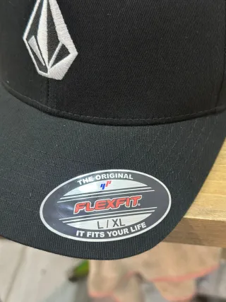 Gorra Volcom Flexfit Negra
