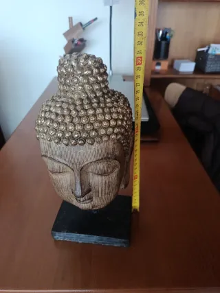 Figura de Buda de resina de madera